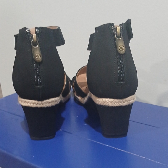 Women's Black Wedge Sandals, Gentle Used, Excellent Conditions, Sz 9 - Picture 2 of 9